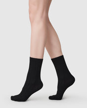 Lade das Bild in den Galerie-Viewer, Swedish Stockings - Bodil Chunky - Socken - schwarz
