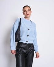 Lade das Bild in den Galerie-Viewer, Jan&#39;n&#39;June - Lena Chunky Cardigan - Sky Blue
