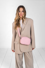 Lade das Bild in den Galerie-Viewer, Denis Roobol - Mini Messenger - Tasche - pink
