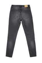 Charger l&#39;image dans la galerie, Packshot nachhaltige Jeans in grau von Nagev. Online bestellen Schweiz.
