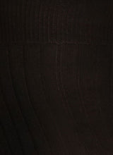 Charger l&#39;image dans la galerie, Gerippte Overknee Socken in schwarz aus recycelten Materialien von Swedish Stockings. Online bestellen Schweiz.
