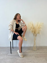 Lade das Bild in den Galerie-Viewer, Nachhaltiges Top von Swedish Stockings mega cool kombiniert.
