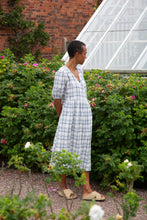 Lade das Bild in den Galerie-Viewer, Beaumont Organic - Trixie - Kleid - weiss karo
