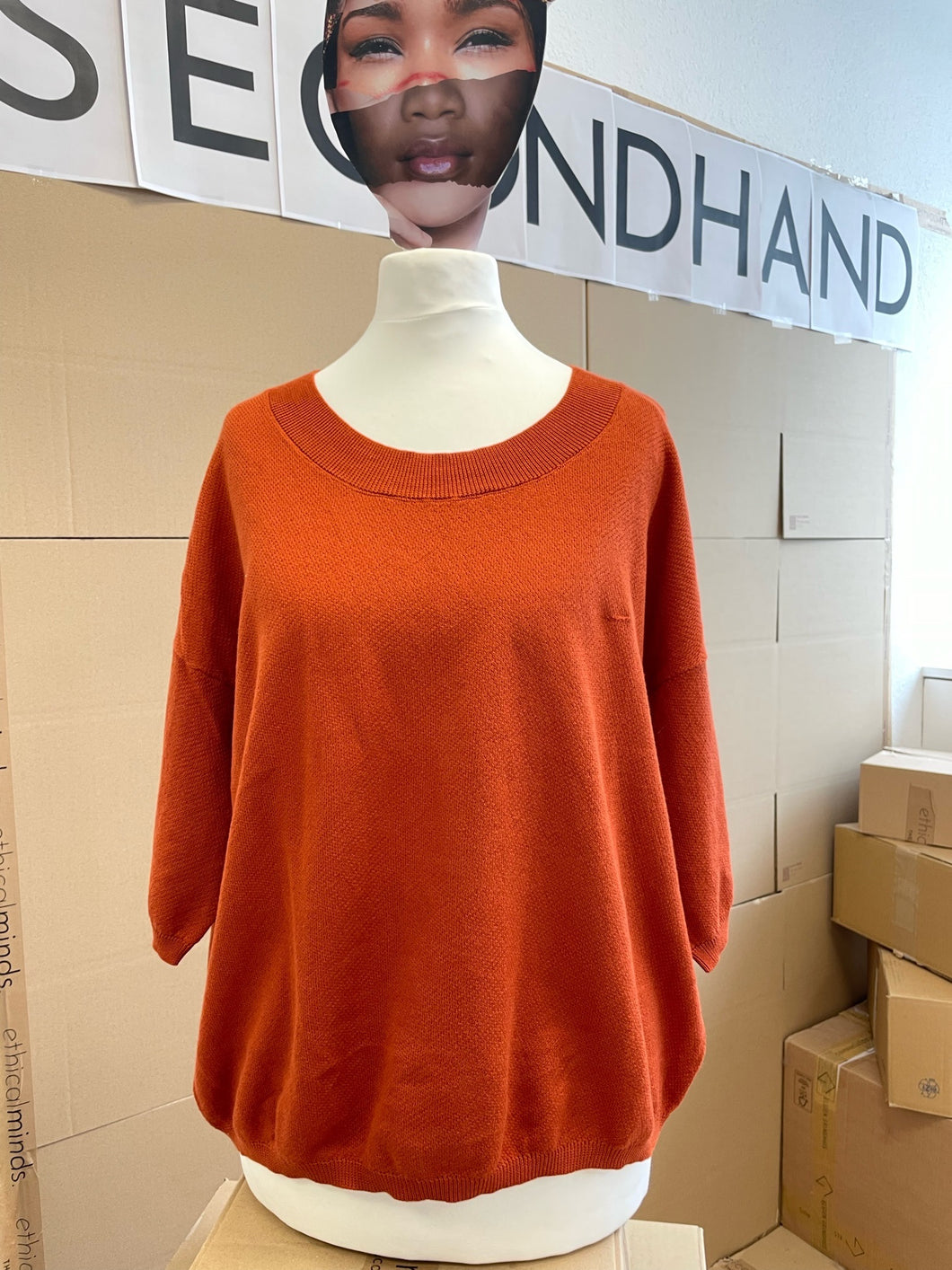 secondhand.pullover-orange-vorne