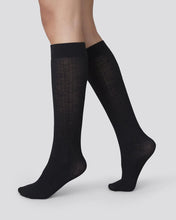 Lade das Bild in den Galerie-Viewer, Swedish Stockings - Freja Wool - Socken - schwarz
