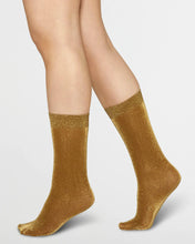 Lade das Bild in den Galerie-Viewer, Swedish Stockings - Ines Shimmery - Socken - gold silber
