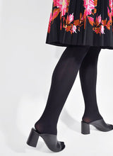 Lade das Bild in den Galerie-Viewer, Swedish Stockings - Lia Premium 100 Denier - Strumpfhose - schwarz
